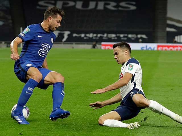 Bóng đá - Reguilon ra mắt Tottenham suýt ghi bàn, fan khen nức nở dù mắc lỗi