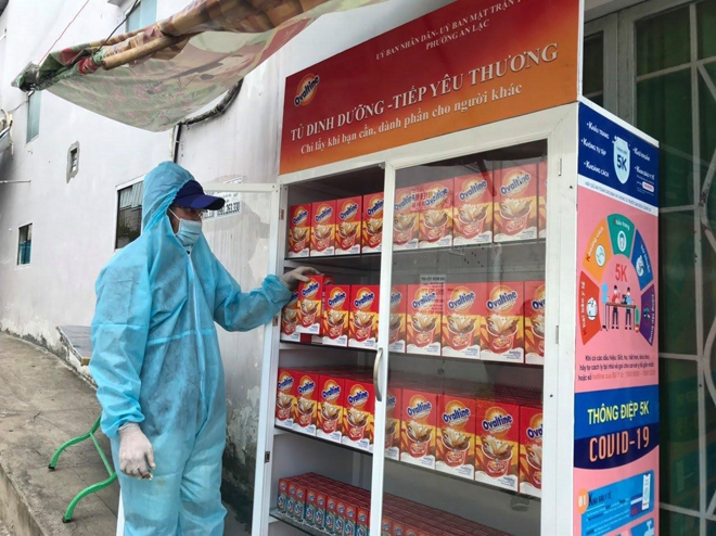 Đội ngũ y tế, tình nguyện viên tại các điểm phong tỏa cần lắm những bữa ăn đầy đủ dưỡng chất