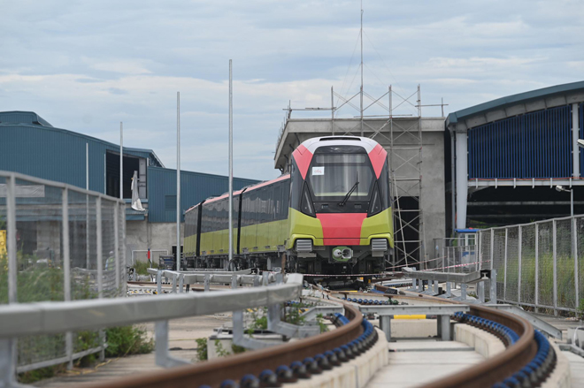 Dự án metro Nhổn - ga Hà Nội do Ban quản lý đường sắt đô thị Hà Nội làm chủ đầu tư dài 12,5km có 12 ga, trong đó có 8 ga trên cao và 4 ga ngầm.