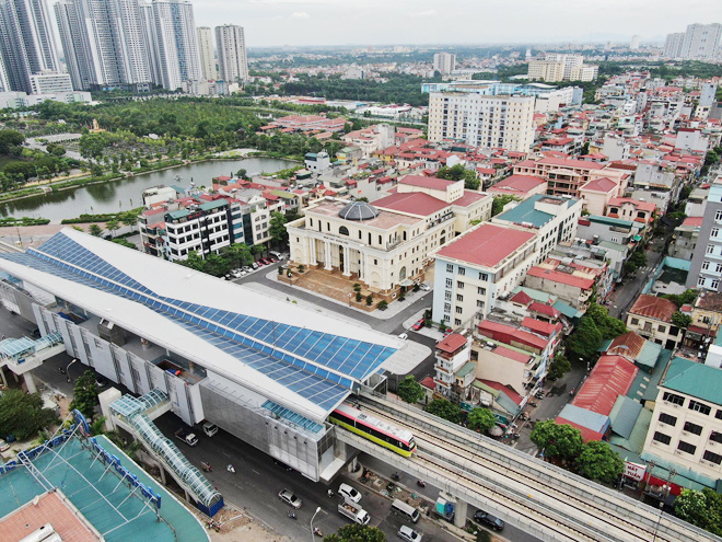 Ngày 1/7, ông Lê Trung Hiếu, Phó Ban quản lý đường sắt đô thị Hà Nội cho biết, hiện dự án đường sắt đô thị Nhổn - ga Hà Nội (tuyến Metro số 3) nhận được 6/10 đoàn tàu và đang trong giai đoạn thử nghiệm liên động hệ thống.