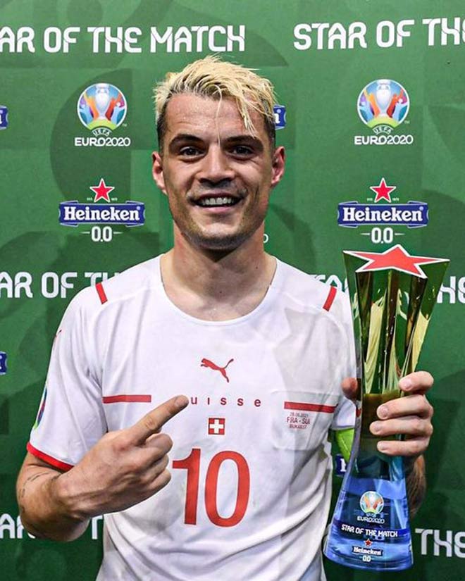 Đội trưởng Granit Xhaka nhận danh hiệu "Cầu thủ xuất sắc nhất trận" khi giúp Thụy Sĩ thắng sốc Pháp ở vòng 1/8 EURO năm nay