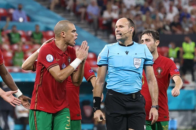 Trọng tài Mateu Lahoz bị treo còi ở phần lại của EURO 2020