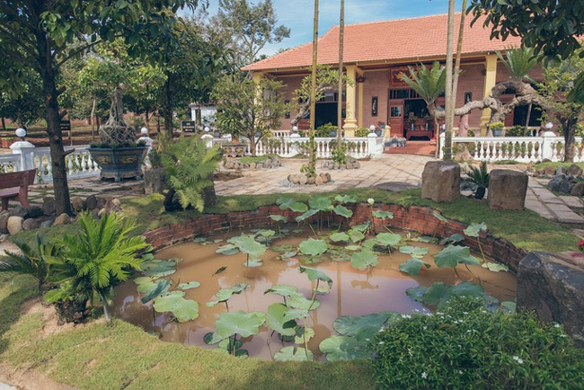 Biệt phủ tại Bà Rịa - Vũng Tàu là nơi Lý Nhã Kỳ bày tỏ lòng hiếu thảo, báo hiếu cha mẹ.
