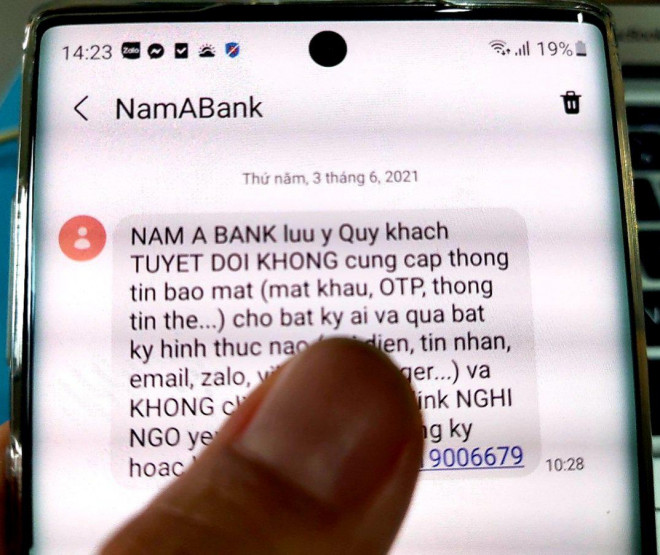 Các ngân hàng, công ty tài chính thường xuyên gửi tin nhắn cảnh báo tới khách hàng
