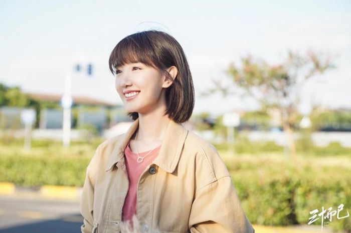 Chung Hiểu Cần (Mao Hiểu Đồng) – cô gái đã có gia đình nhưng nảy sinh bất đồng với chồng về việc sinh con.