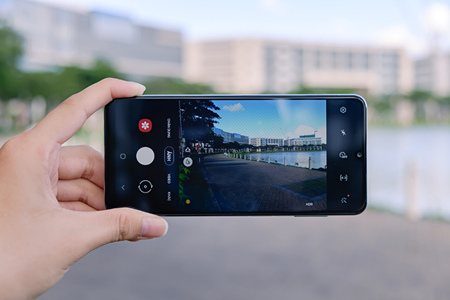 Có thể đánh giá Galaxy A22 LTE là một phiên bản smartphone vừa có thiết kế ấn tượng vừa mang tới khả năng chụp ảnh đáng tiền dành cho giới trẻ.
