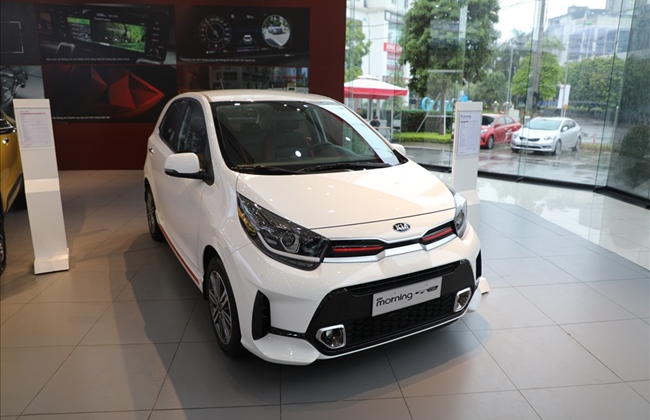 Tổng thể mặt trước của KIA Morning GT-Line