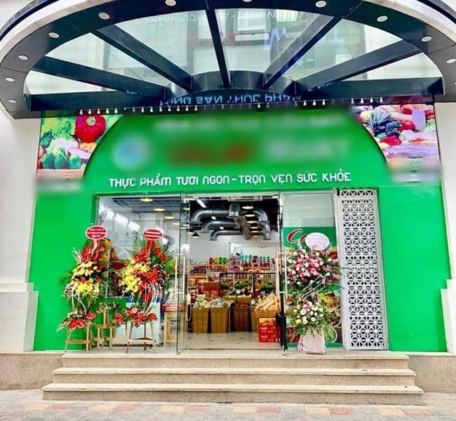 Lã Thanh Huyền là chủ của chuỗi siêu thị thực phẩm sạch, có 8 cơ sở tại Hà Nội.
