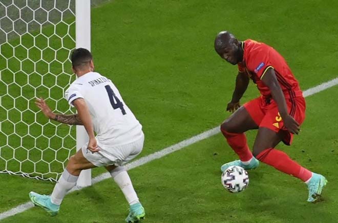 Lukaku gây sốc EURO: Đệm bóng cách gôn 3m vẫn hỏng ăn, ĐT Bỉ ôm hận - 8