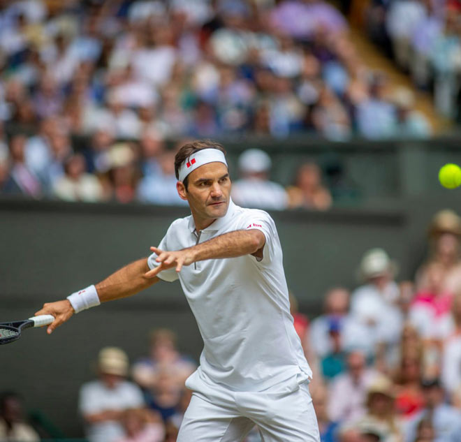 Federer chóng vánh kết thúc game cầm giao bóng đầu tiên của mình