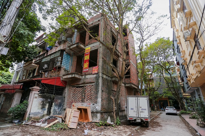 Các dự án đô thị cao cấp bị “bỏ hoang” không phải chuyện mới ở Hà Nội song đến thời điểm hiện tại vẫn chưa tìm được hướng giải quyết triệt để.