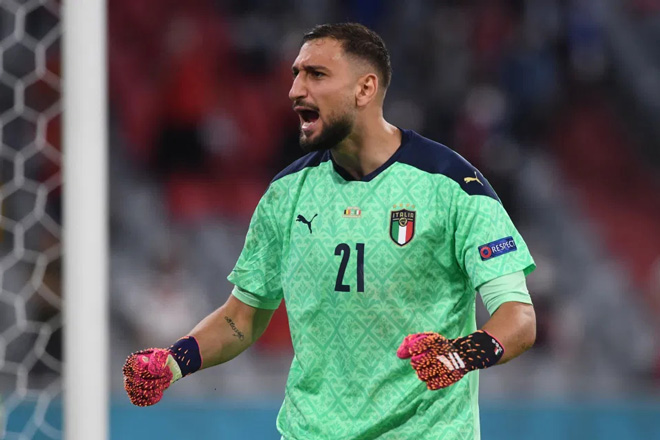 Donnarumma diện đôi găng mới với 288 chiếc gai trên mặt ngoài găng