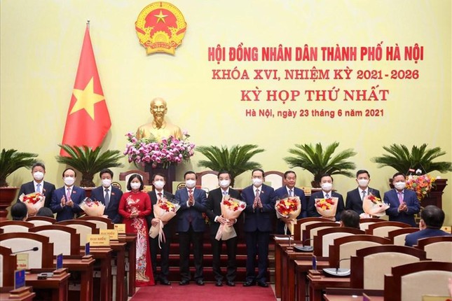 Thủ tướng phê chuẩn Chủ tịch và 6 Phó Chủ tịch thành phố Hà Nội - 1