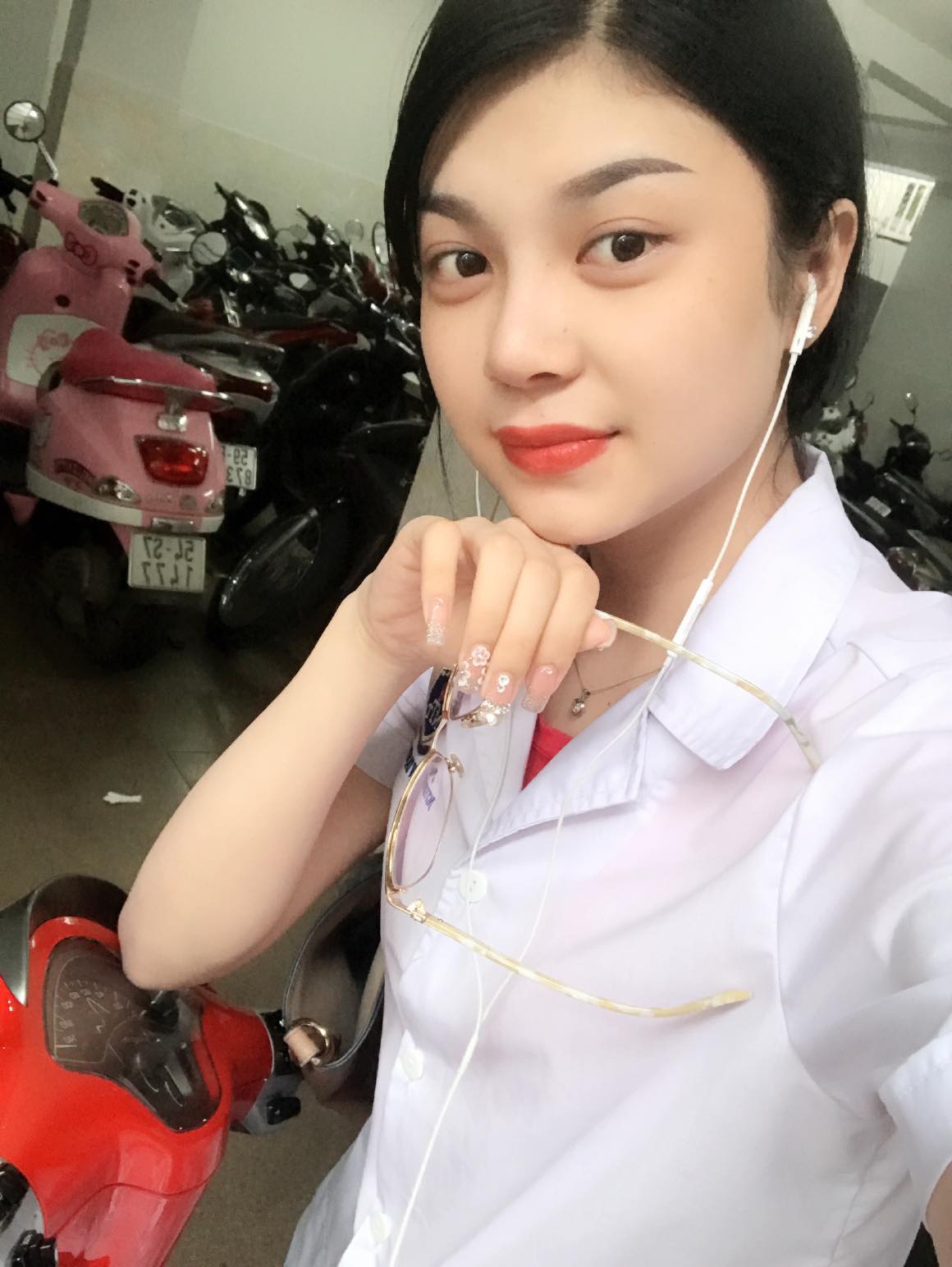 Hình ảnh trong quá khứ của Lily Chen khi chưa can thiệp thẩm mỹ.