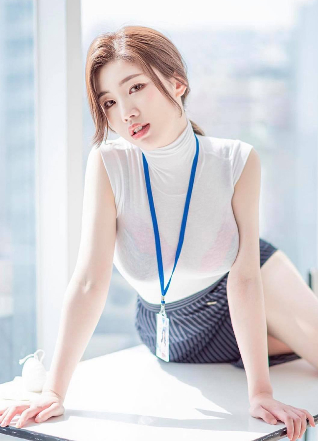 Concept "người đẹp công sở" được phái nữ Hàn Quốc yêu thích mặc dù dễ gây dị nghị.
