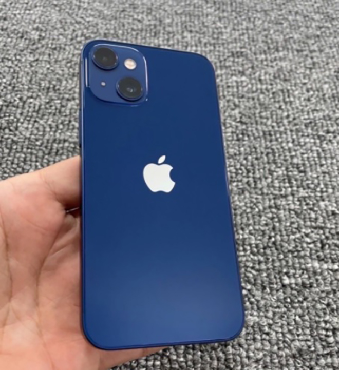 Ảnh concept iPhone 13 xanh dương.