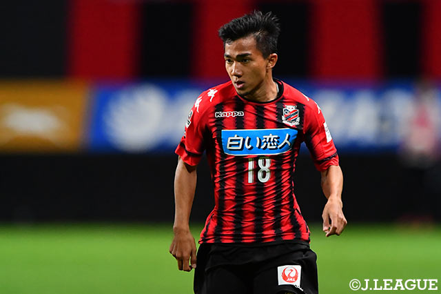 Ở Consadole Sapporo, Chanathip vẫn thường theo dõi tuyển VN.&nbsp; Ảnh: Getty