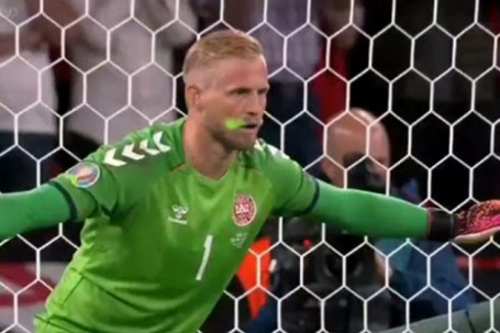 Fan Anh chơi xấu chiếu laser vào mặt ĐT Đan Mạch: UEFA sắp bắt tay vào điều tra