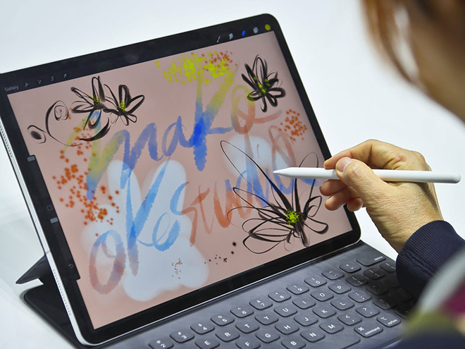 iPad Pro cũng sử dụng bút Apple Pencil.