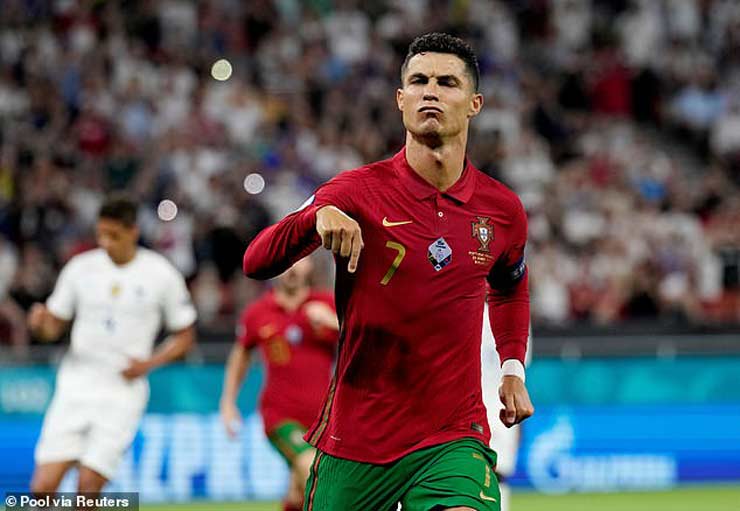 Ronaldo đá bóng giỏi, kinh doanh cũng đại tài