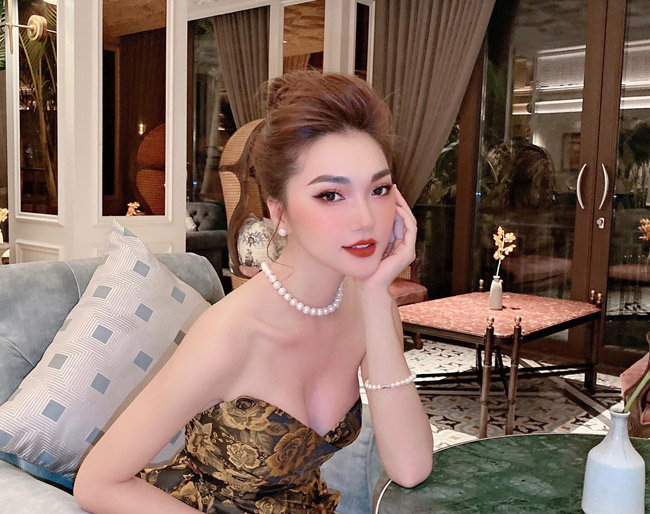 Cô sành điệu không kém các "bóng hồng showbiz".&nbsp;