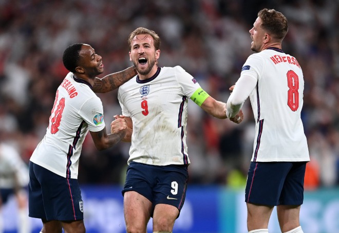 Sterling, Harry Kane "giải cứu" ĐT Anh và Southgate