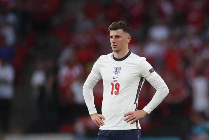 Mason Mount khiến các chị em nháo nhác "xin cưới" vì vẻ ngoài quá điển trai khi xuất hiện trong trận đấu&nbsp;giữa Anh - Đan Mạch.