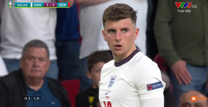 Hình ảnh của&nbsp;tiền vệ Tam sư Mason Mount được nhiều cư dân mạng chia sẻ "rần rần" và trở thành "hiện tượng" trên&nbsp;mạng xã hội.