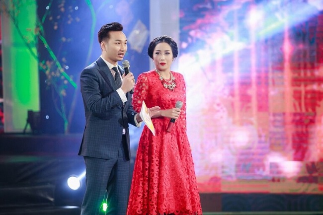 Dù mới dẫn cùng nhau trong chương trình “Bước nhảy hoàn vũ nhí 2015” nhưng cặp đôi MC Thành Trung - Ốc Thanh Vân đã để lại ấn tượng cho khán giả bởi sự hồn nhiên, nhí nhảnh và hiểu nhau trên sân khấu.
