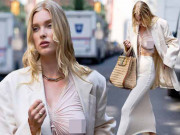 Thời trang - Siêu mẫu Elsa Hosk mặc blazer với chiếc áo xuyên thấu