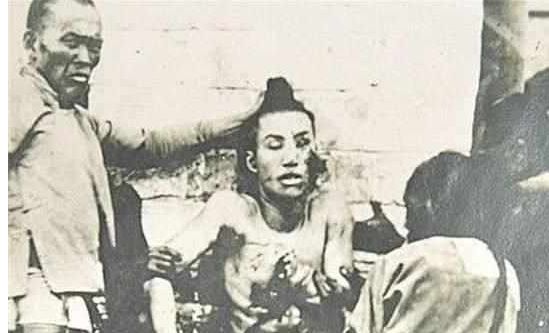Khang Tiểu Bát bị hành quyết với 3.874 nhát dao