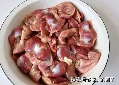 Đây là bộ phận "đại bổ" của con gà nhưng lại có giá cực rẻ - 2