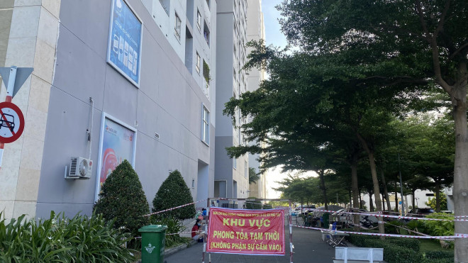 Toà nhà HQ2 thuộc chung cư HQC Plaza Bình Chánh tái phong tỏa