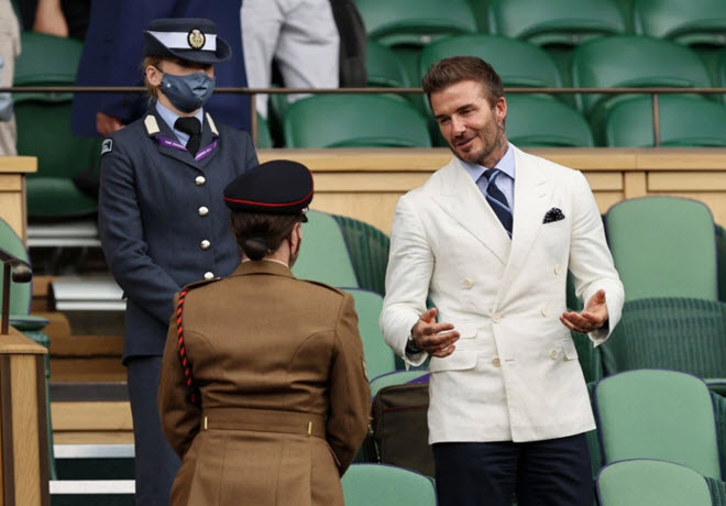 Beckham ăn vận bảnh bao gây “náo loạn” Wimbledon, làm “lu mờ” Djokovic - 3