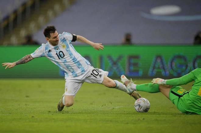 Messi bỏ lỡ cơ hội ghi tên mình lên bảng tỉ số ở trận này, sau tình huống xử lý lóng ngóng khi đối mặt với thủ thành Ederson vào phút 88, sau khi nhận đường chọc khe của De Paul.