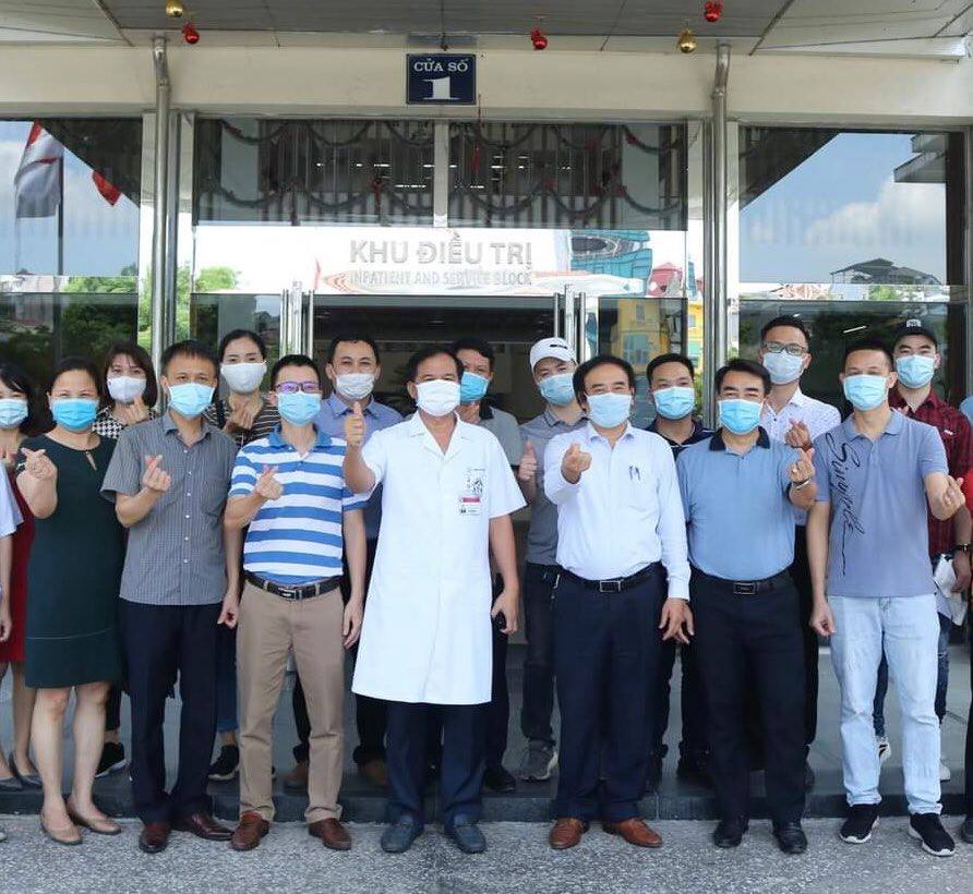 Bệnh viện Bạch Mai đã cử đoàn công tác gồm 15 bác sĩ, điều dưỡng, kỹ sư hỗ trợ các tỉnh phía Nam.&nbsp;