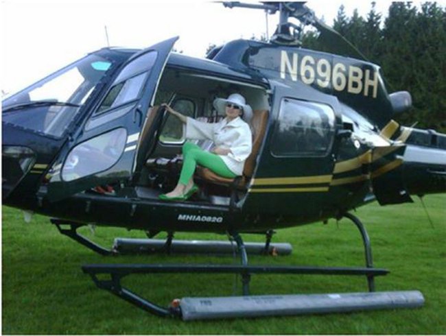 Vợ chồng Hà Phương còn có cả trực thăng riêng để phục vụ cho thú vui du ngoạn, thưởng cảnh…
