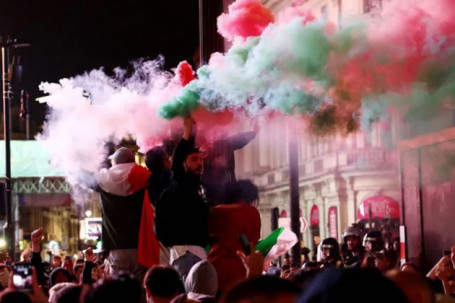 Bi kịch sau chức vô địch EURO của Italia: 2 CĐV thiệt mạng khi "đi bão" ăn mừng