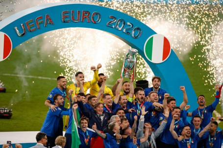 Italia rước cúp vô địch EURO 2020: Tổng thống Mattarella hết lời ca ngợi đội tuyển