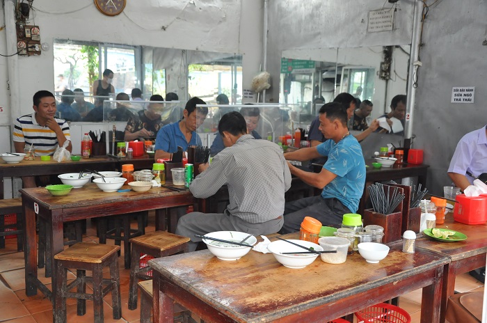 Hà Nội dừng tất cả hoạt động kinh doanh dịch vụ không thiết yếu như nhà hàng, cơ sở dịch vụ ăn&nbsp;uống tại chỗ.
