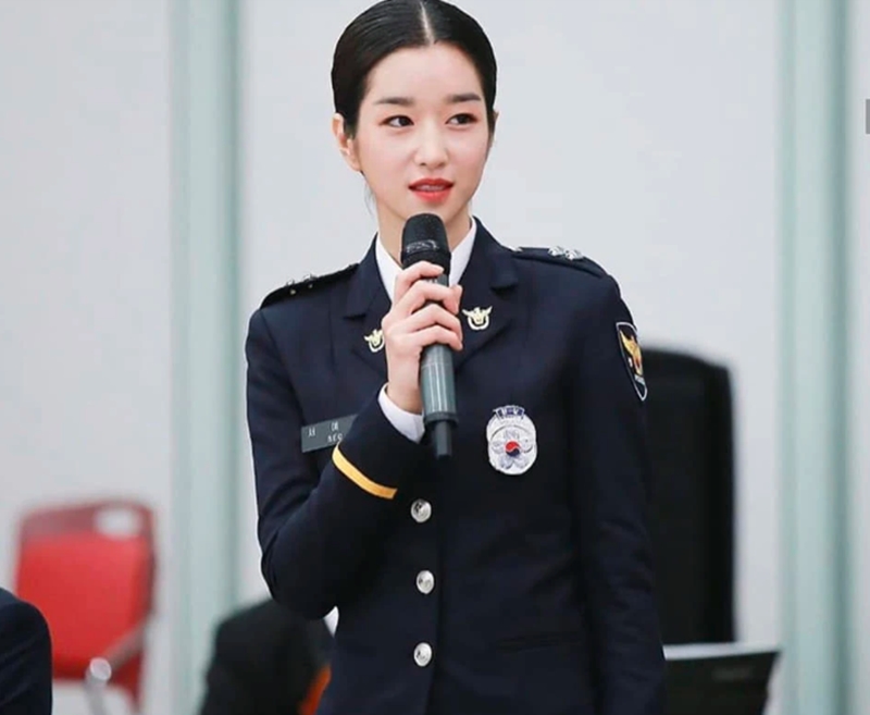 Cảnh sát châu Á nổi tiếng vì body hoàn hảo khi rời đồng phục - 1