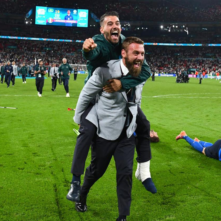 Italia vô địch EURO: Rũ bùn đứng dậy, trở lại làm trùm bóng đá châu Âu - 20