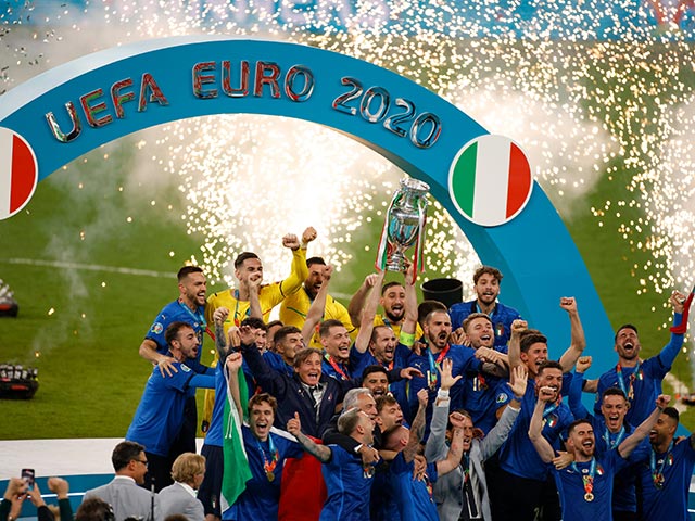 Bóng đá - Italia rước cúp vô địch EURO 2020: Tổng thống Mattarella hết lời ca ngợi đội tuyển