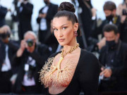 Thời trang - Bella Hadid hút mọi sự chú ý với váy hình lá phổi tại Cannes