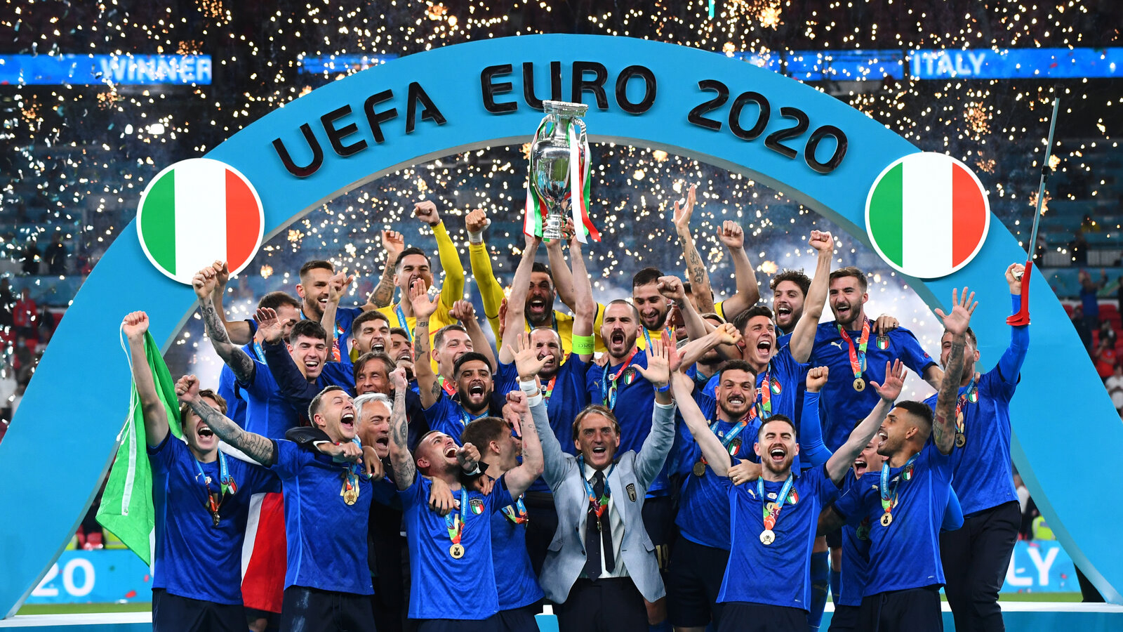 Italia vô địch EURO: Rũ bùn đứng dậy, trở lại làm trùm bóng đá châu Âu - 21