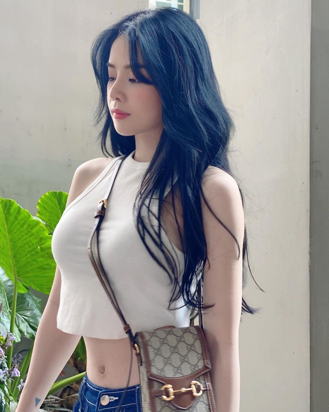Sau khi xuất hiện trong chương trình "Rap Việt", DJ Mie càng thu hút sự chú ý vì vẻ ngoài xinh đẹp.
