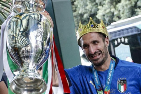 Ngã ngửa Italia vô địch EURO: Chiellini "đọc thần chú" khiến ĐT Anh thua luân lưu