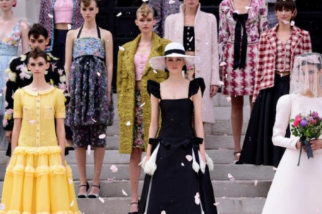 Sự trở lại của Haute Couture lộng lẫy trên sàn catwalk thời trang thế giới 2021