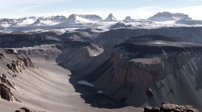 Các thung lũng khô ở Nam Cực: Các thung lũng khô hạn là một khu vực của Nam Cực không giống với bất kỳ phần nào khác trên Trái đất. Khu vực này hầu như không bao giờ có mưa, do đó phần lớn chỉ là đá và sỏi. 
