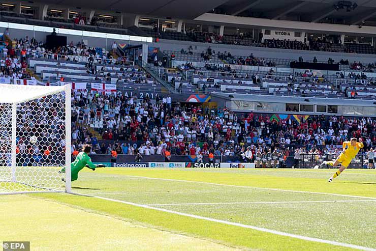 Pickford từng sút 11m thành công trong loạt luân lưu trận Anh thắng Thụy Sĩ ở UEFA Nations League 2 năm trước